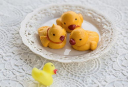 吃瓜爆料小黄鸭图片,娱乐圈幕后真相大揭秘